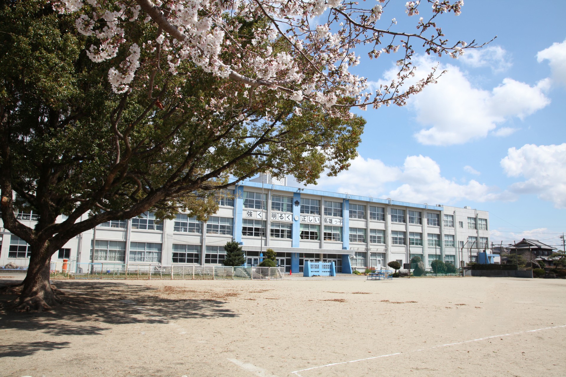 高雄小学校 校舎.jpg